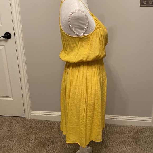 Yellow sun dress🌻 Size XS but fits like a 4 - Picture 3 of 3